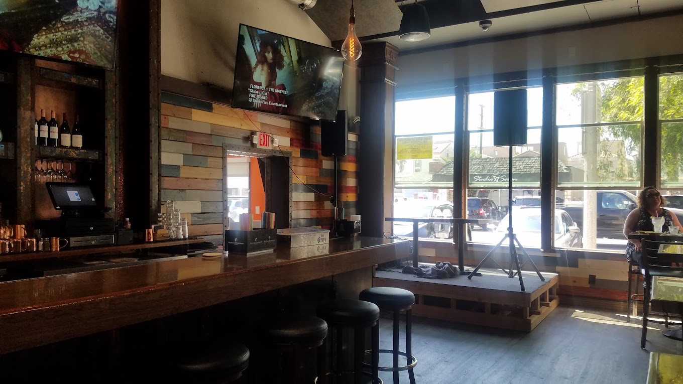 Cruisers Pizza Bar Grill Huntington Beach