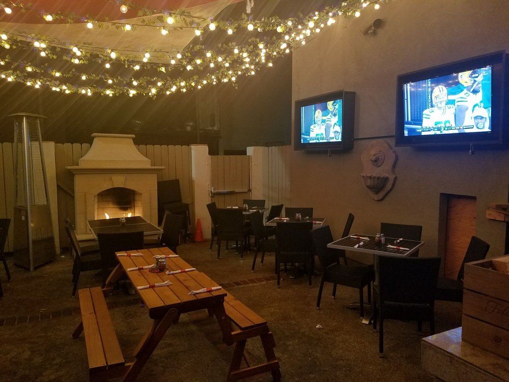 Cruisers Pizza Bar Grill Huntington Beach